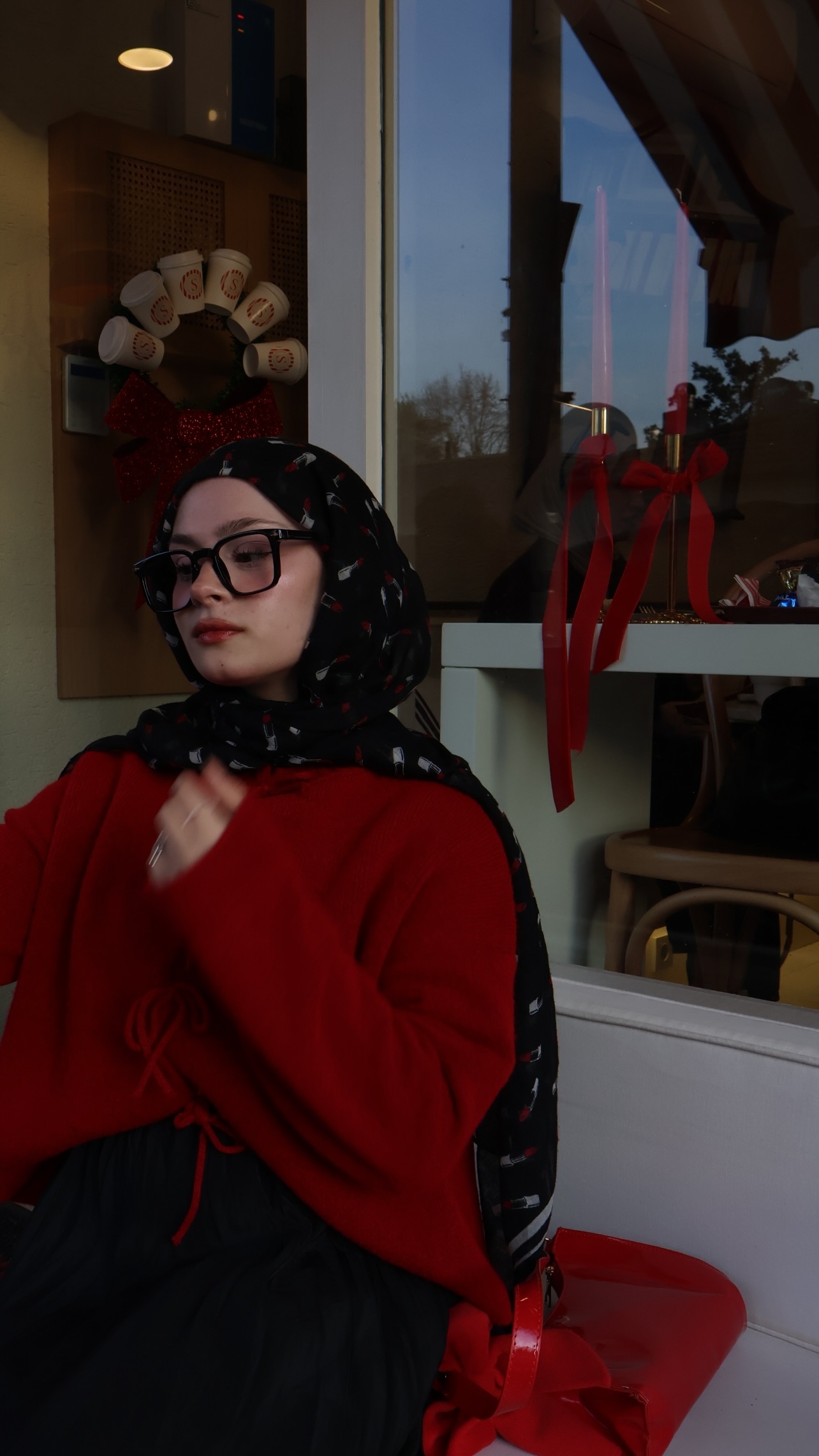 Ataşehir vip escort Nazlı: Türbanlı genç ince belli ateşli Türk bayan sınırsız hizmet veriyor