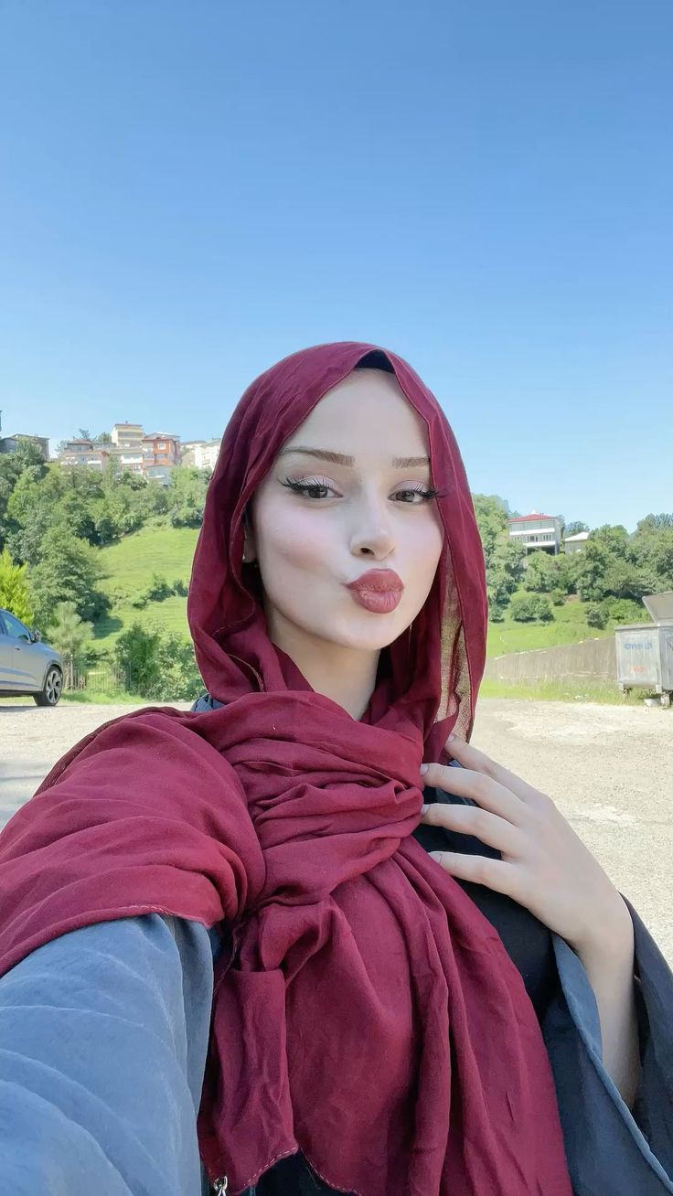 Ataşehir ucuz türbanlı escort Melisa: Esmer dolgun hatlı muhafazakar Türk bayan dolu gece hizmet veriyor